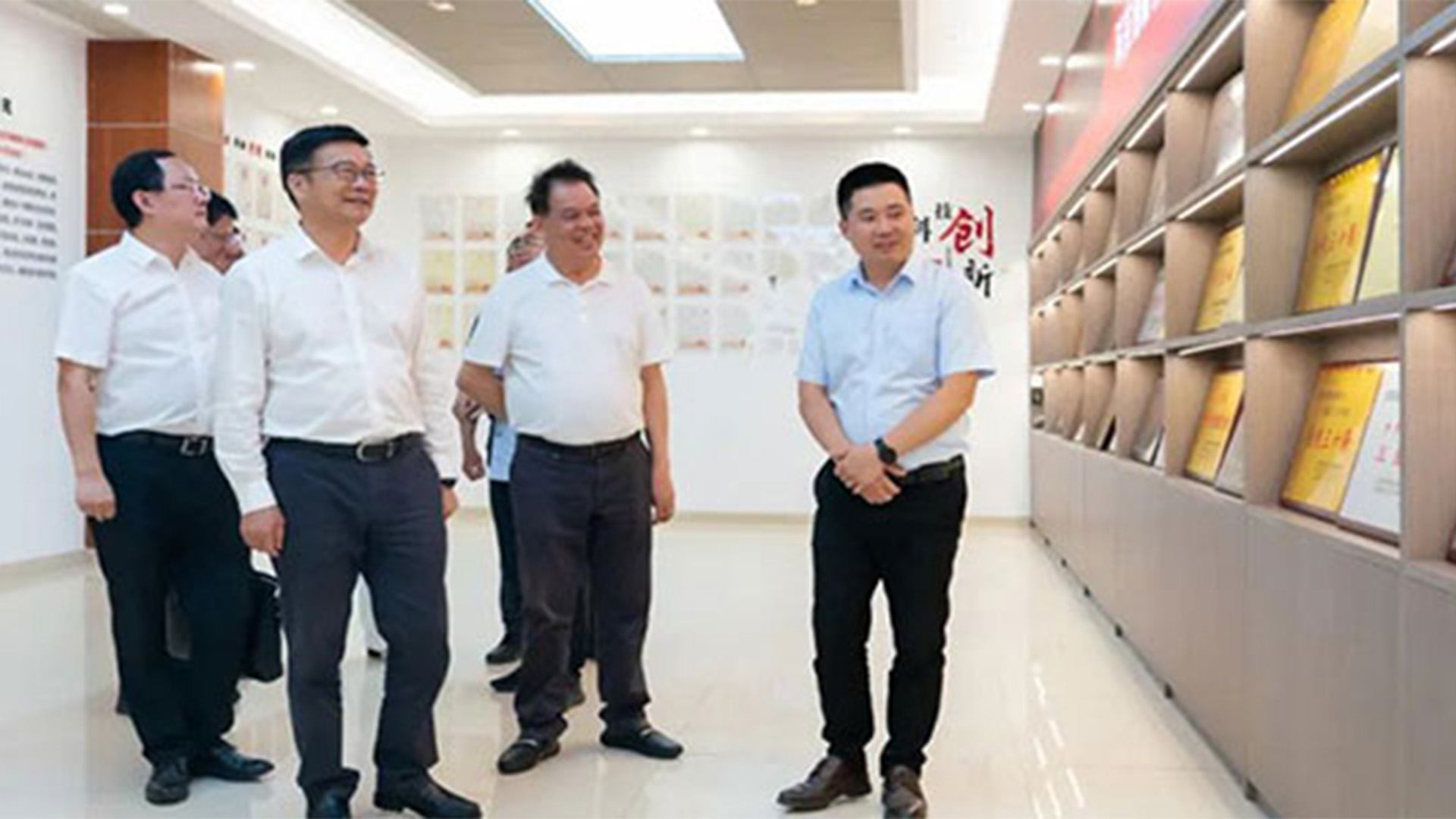 溫州灣新區(qū)黨工委書記、管委會主任周一富走訪浙江石化閥門有限公司